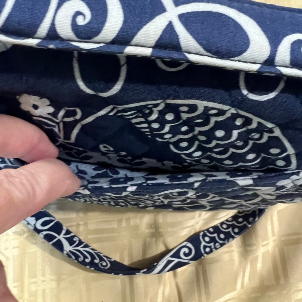 Vera Bradley Small Bag with handle & shoulder strap, Navy/White lots of pocket - Picture 4 of 9